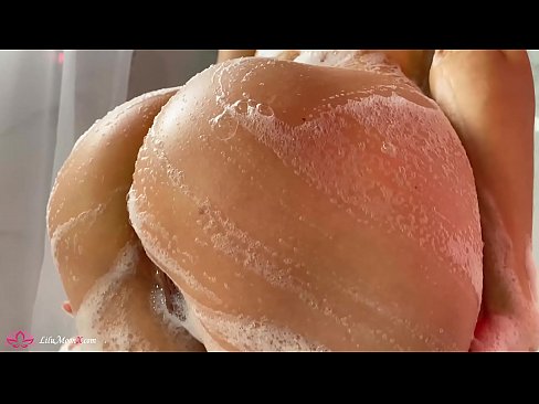 ❤️ Brineta masturbira macu vibratorom do intenzivnog orgazma pod tušem ️❌ Jebeni video kod nas ❌️